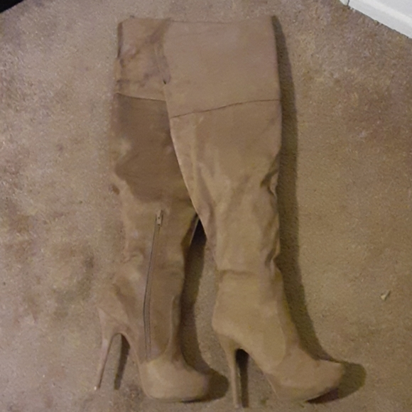 Heel boots - Picture 4 of 4